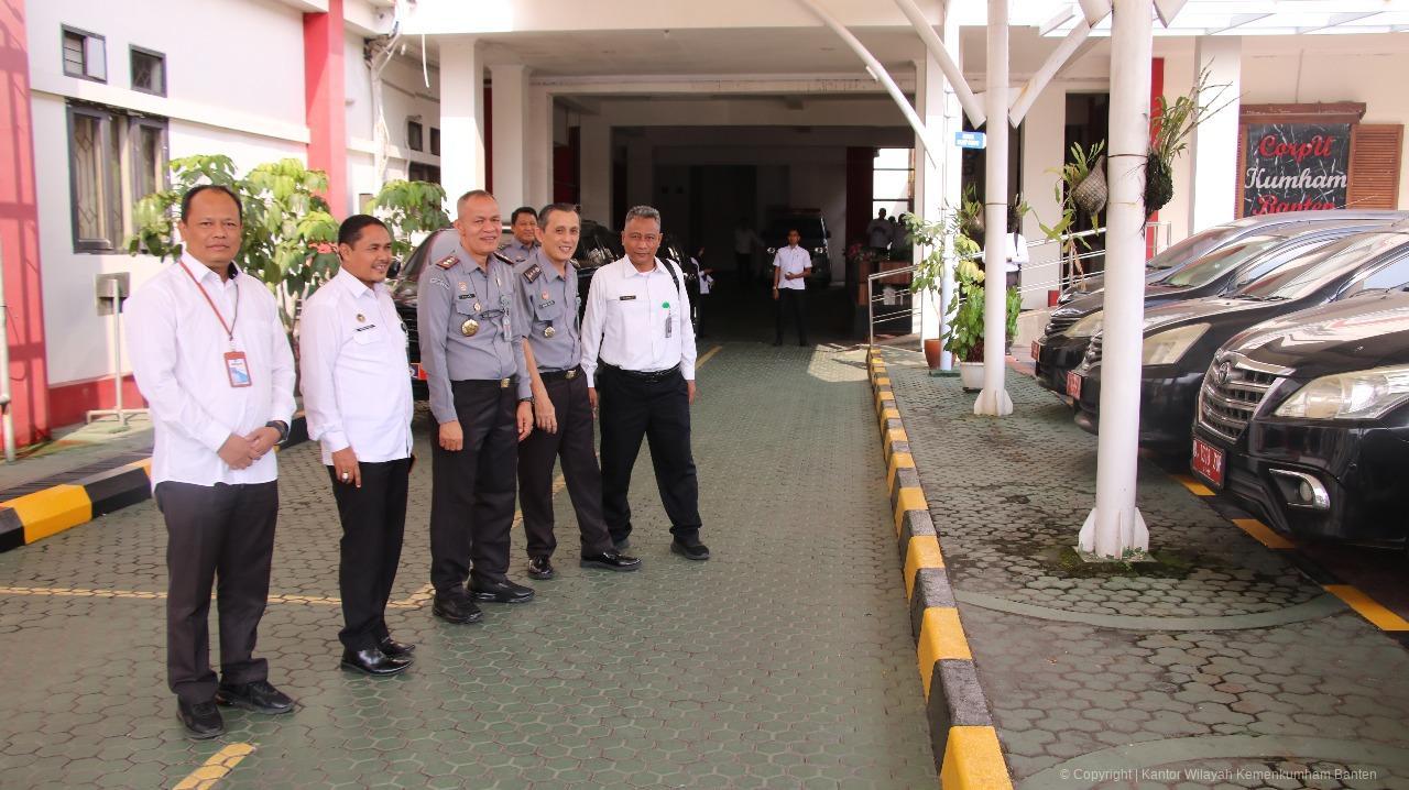 1fbbd175e6d24f569f0c1ad1ad506b90