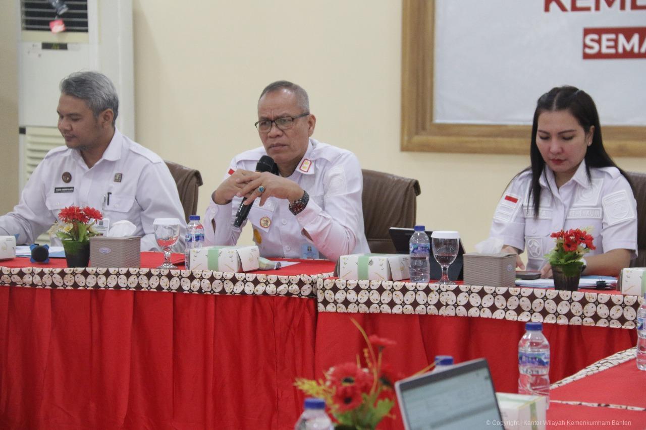 b641757ca8a141d582705075d00eb4f8