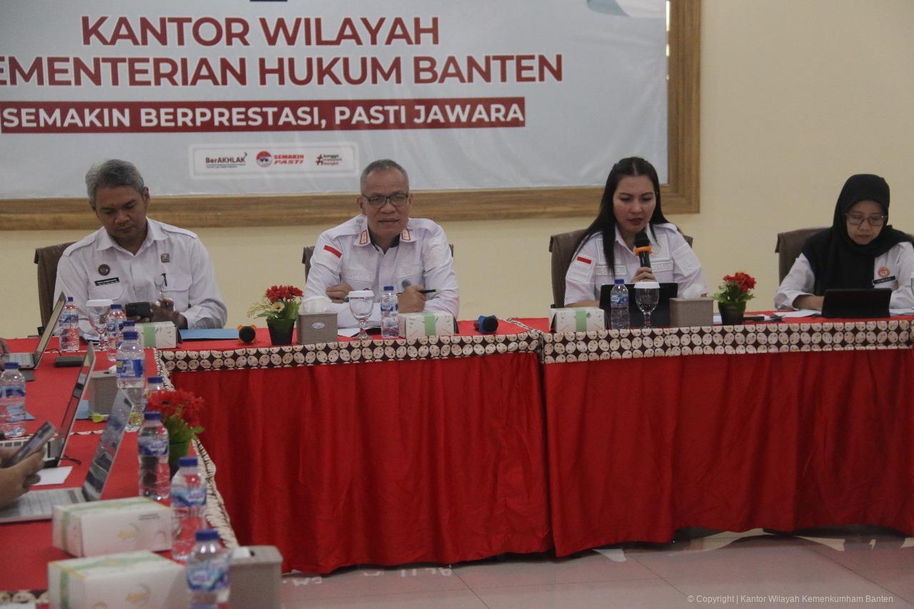 fe15bf115fb54f1b8acbf08b3784e215